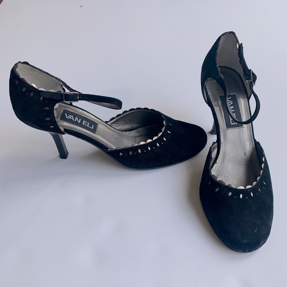 Black side round toe heels- great for a Fall event/ party